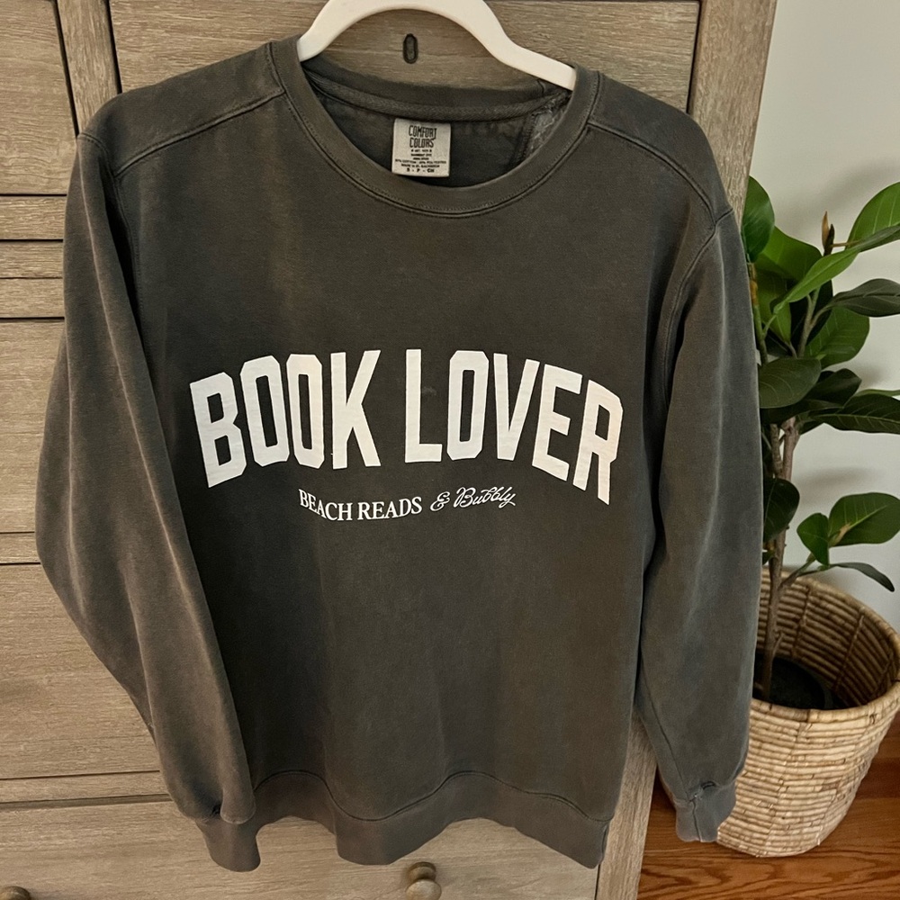 Exclusive Beach Reads & Bubbly Oversized Crewneck - SM